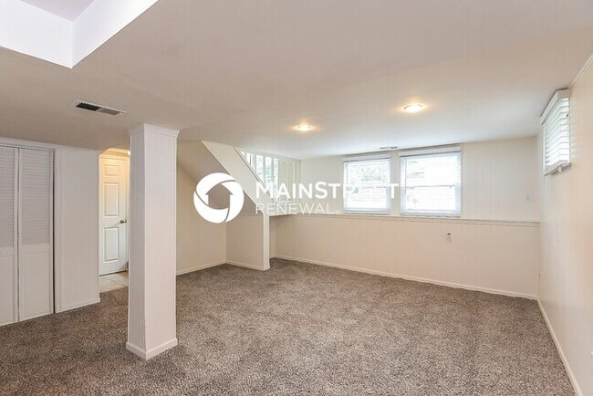 Building Photo - 3 Bedroom Pet-Friendly Home in Kansas City...