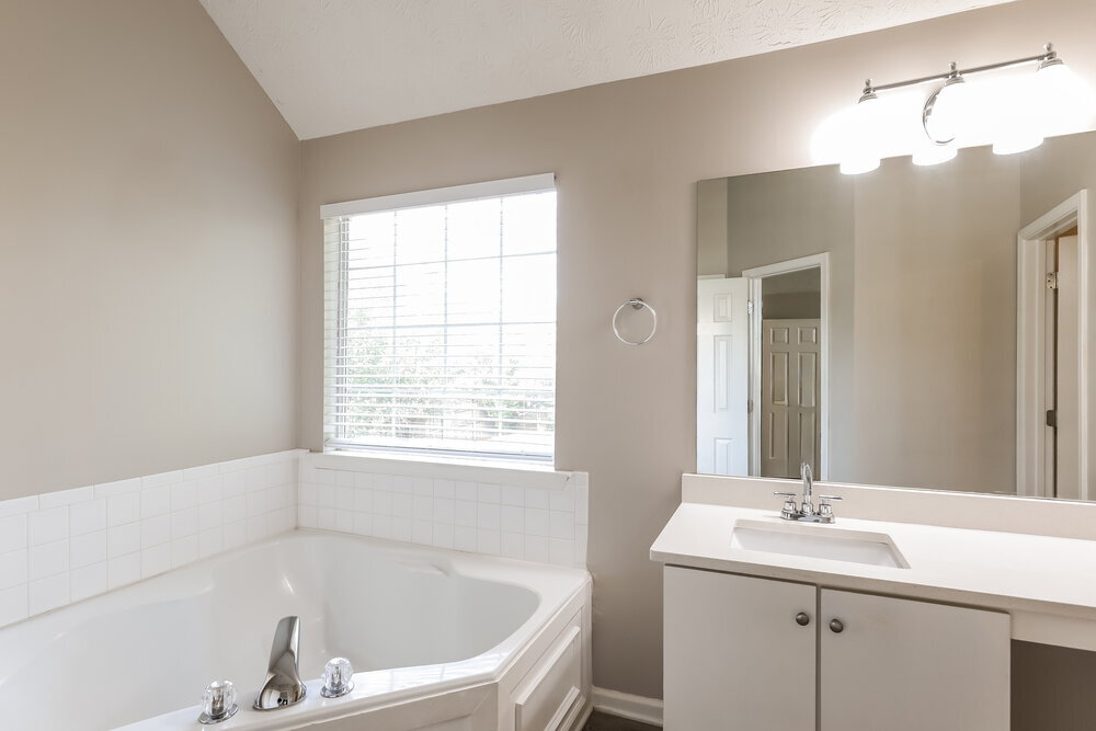 Building Photo - 550 Gardinia Dr
