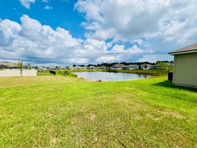 Building Photo - Available 11/1/24 Three bedroom two bath h...