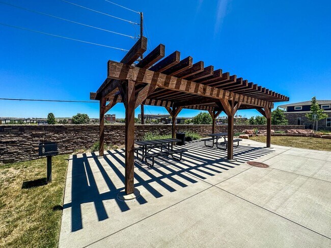 Building Photo - Beautiful "Like New" Large 2Bd 2Ba condo W/ amazing views of the flatirons!