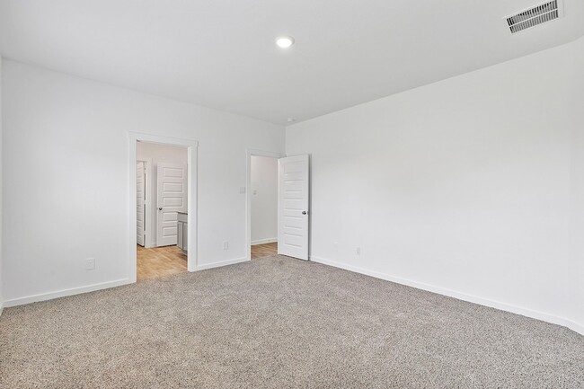 Building Photo - 31634 Whittis Hl Wy