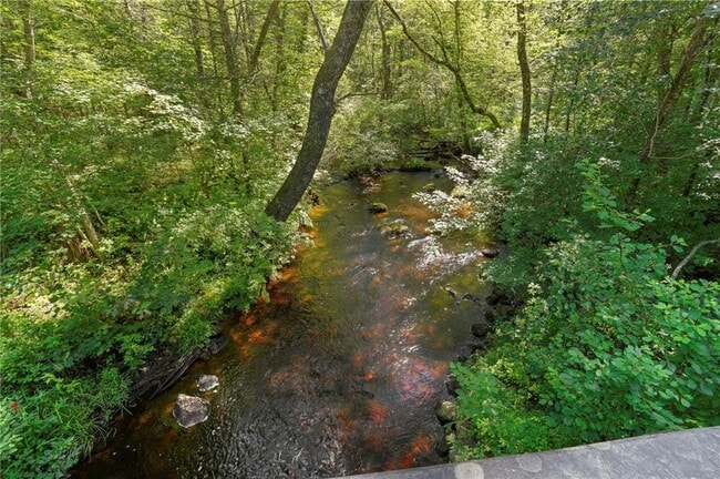 Building Photo - 125 Lewis Farm Rd