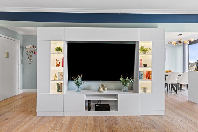 Building Photo - 9060 Palisade Ave