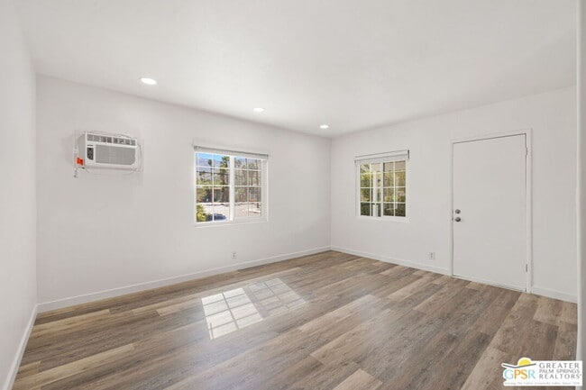 Building Photo - 1674 Vía Salida