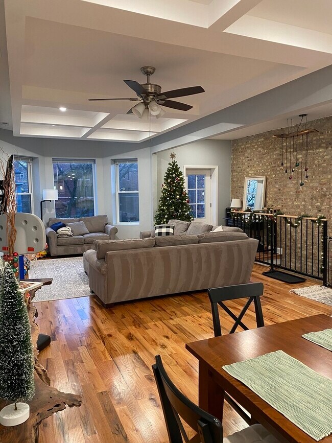 Building Photo - 5906 W Midway Park