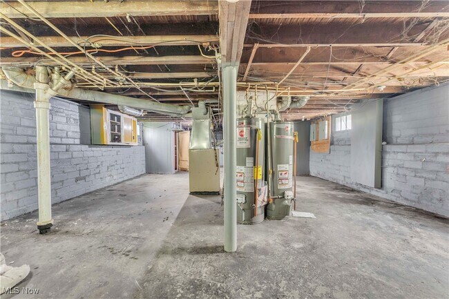 Building Photo - 364 E 161st St