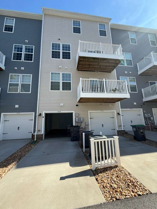 Building Photo - 5912 Whitehurst Ln