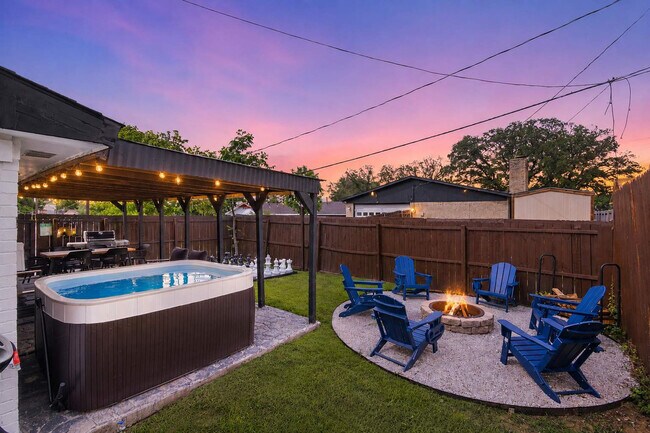 Building Photo - 3410 Country Club Dr