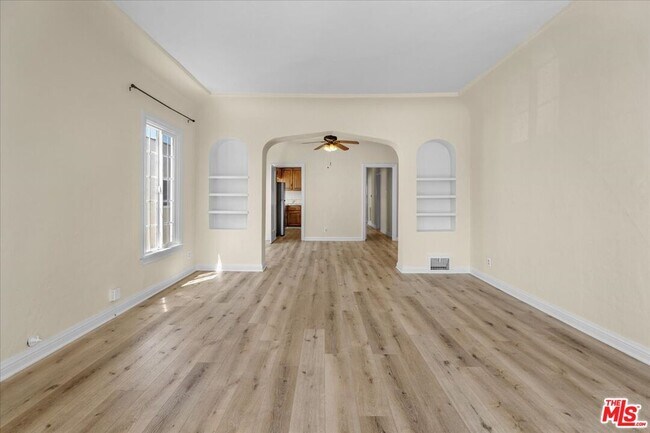 Building Photo - 429 N Gardner St