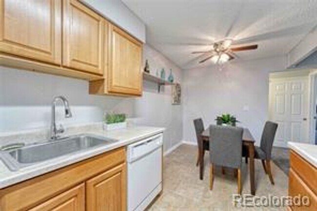 Building Photo - Charming 1BR Condo in Lakewood