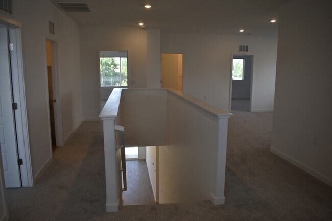 Building Photo - 7068 E Simpson Ave