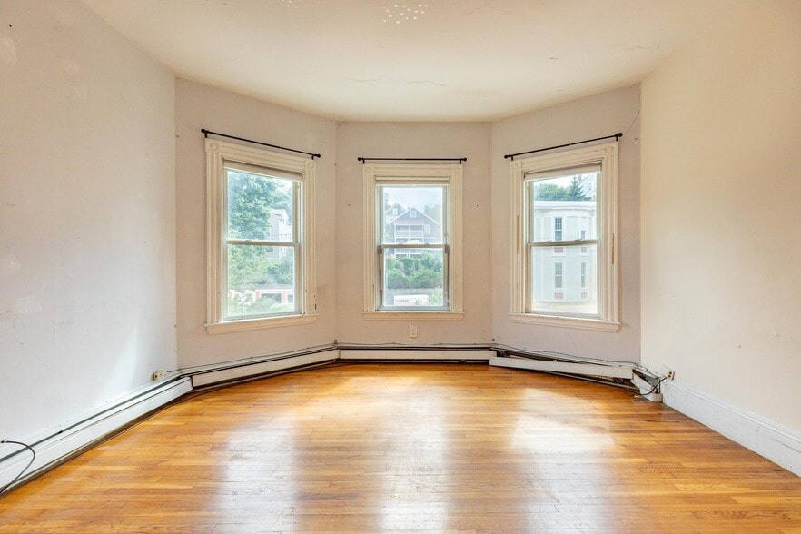 Building Photo - 59 Hillside St