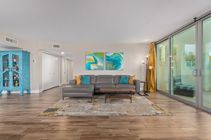 Building Photo - 6502 N Central Ave