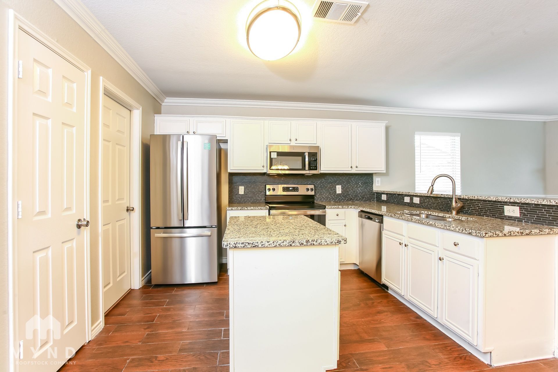 Building Photo - 421 Pin Oak Ln