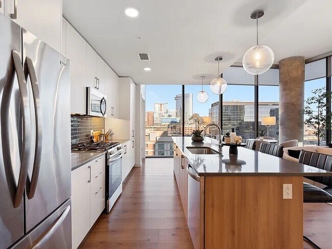 Building Photo - 1212 Demonbreun St