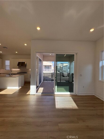 Building Photo - 436 Loon