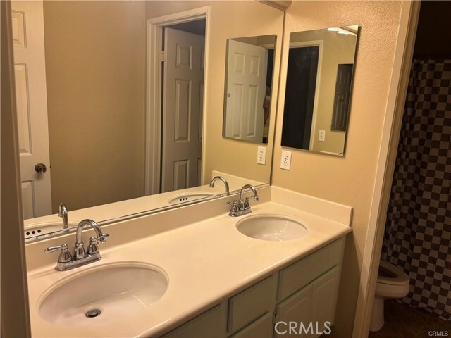 Building Photo - 20 Berlamo