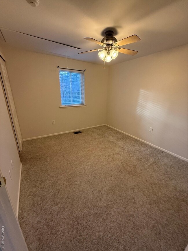 Building Photo - 586 Blue Ridge Dr