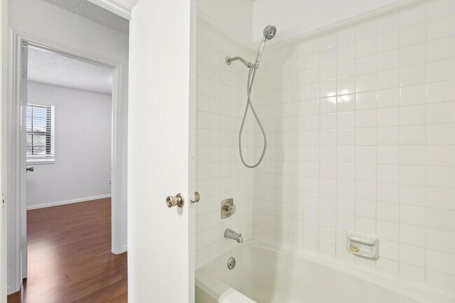 Building Photo - 1300 Tuxford Cove