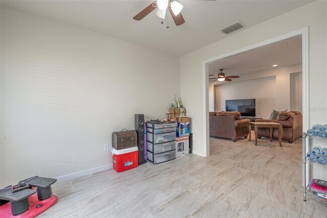 Building Photo - 5561 SW 40th St