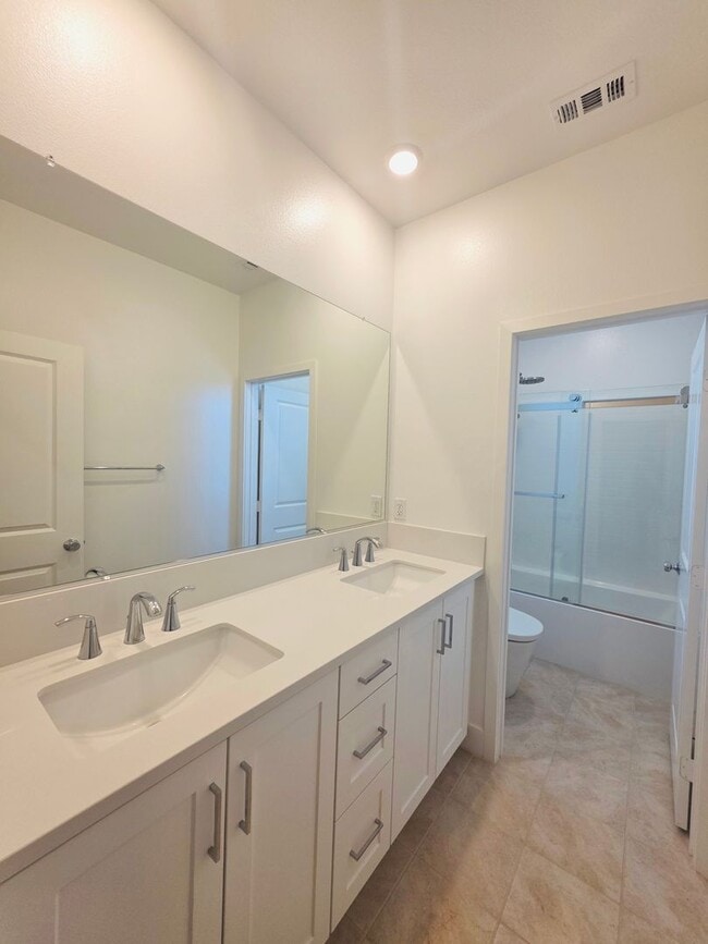 Building Photo - Newly-Buit Home in Great Park