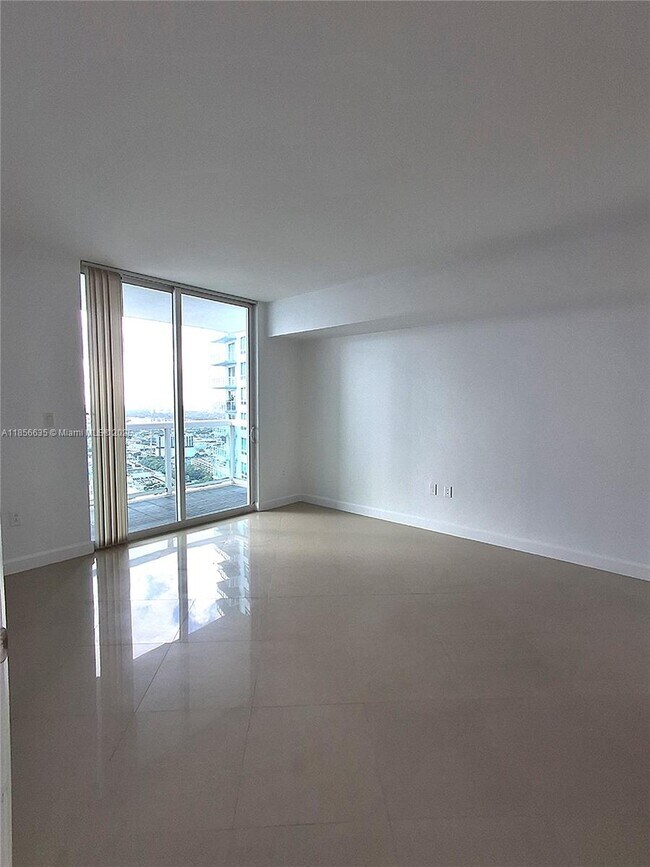 Building Photo - 1800 N Bayshore Dr