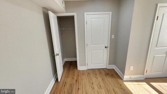 Building Photo - 2527 Kirk Ave