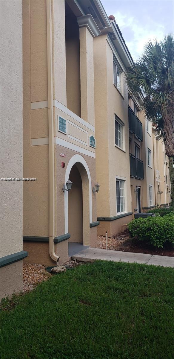 Building Photo - 2496 Centergate Dr