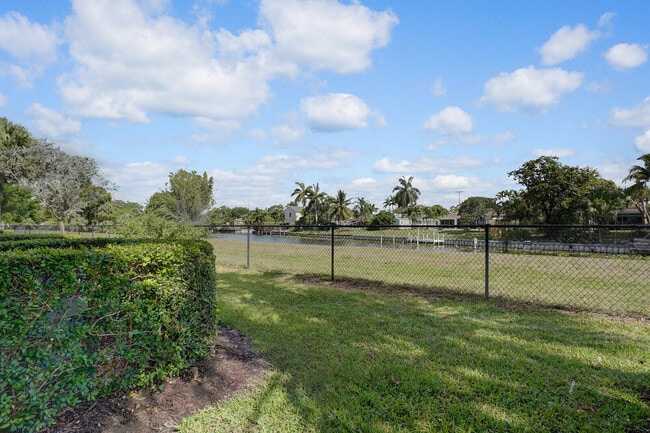 Building Photo - 1101 Vermilion Dr