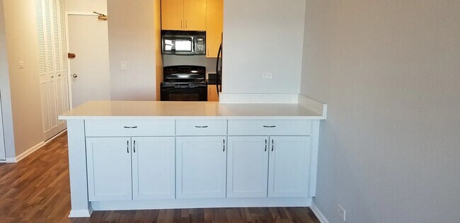 Building Photo - 4250 N Marine Dr