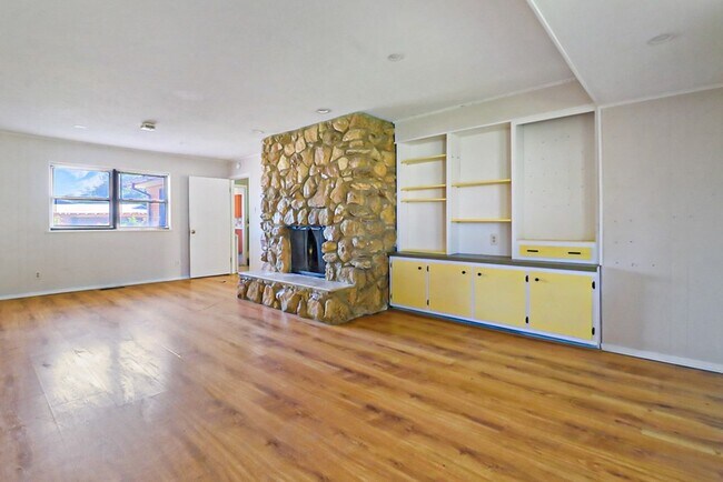 Building Photo - 2435 E 17th St