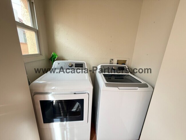 Building Photo - Spacious Four Bedroom Home