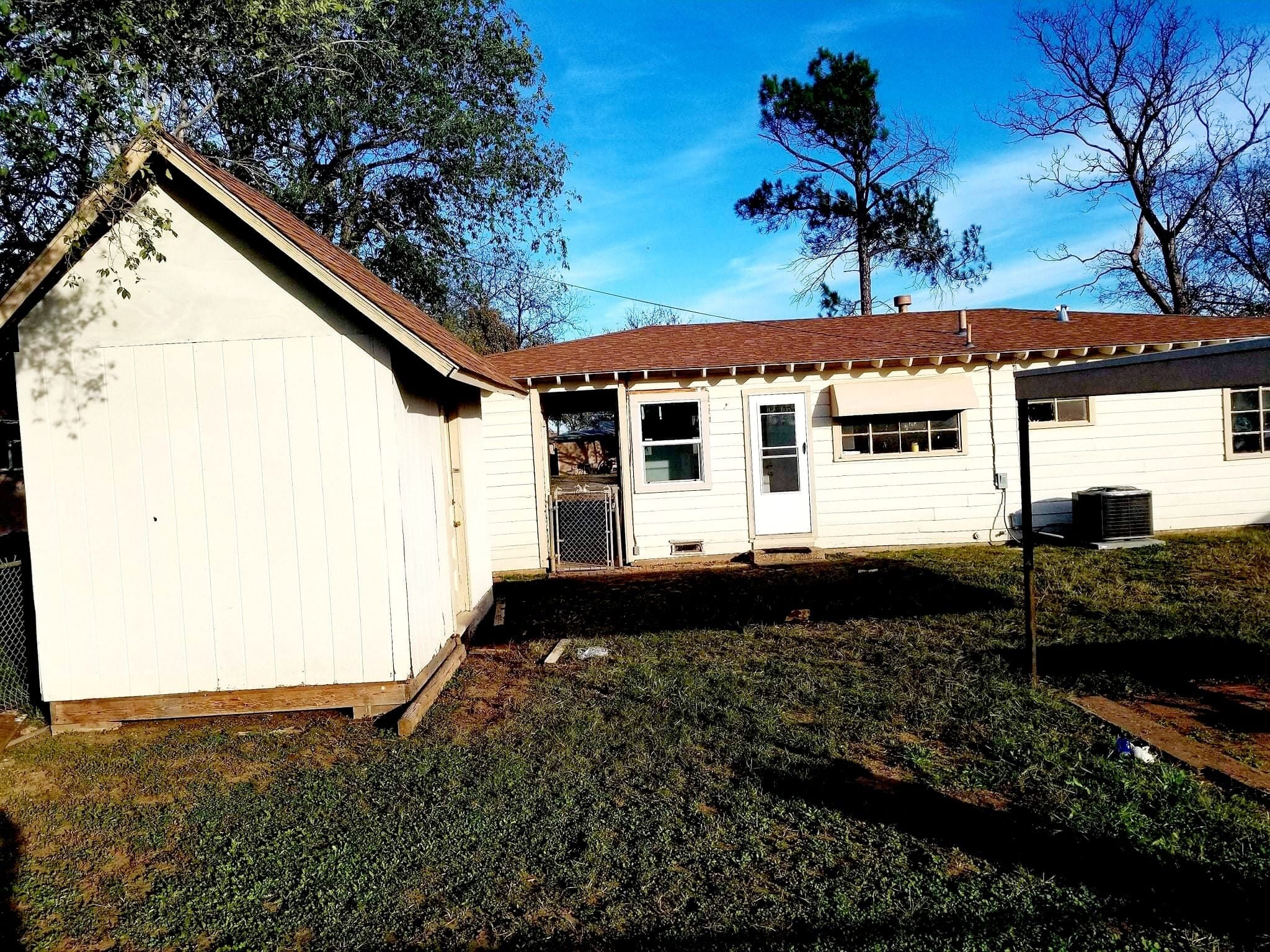 Building Photo - 127 20th Plz