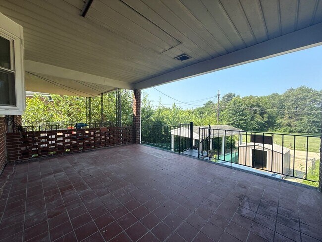 Building Photo - Three Bedroom House in Dundalk