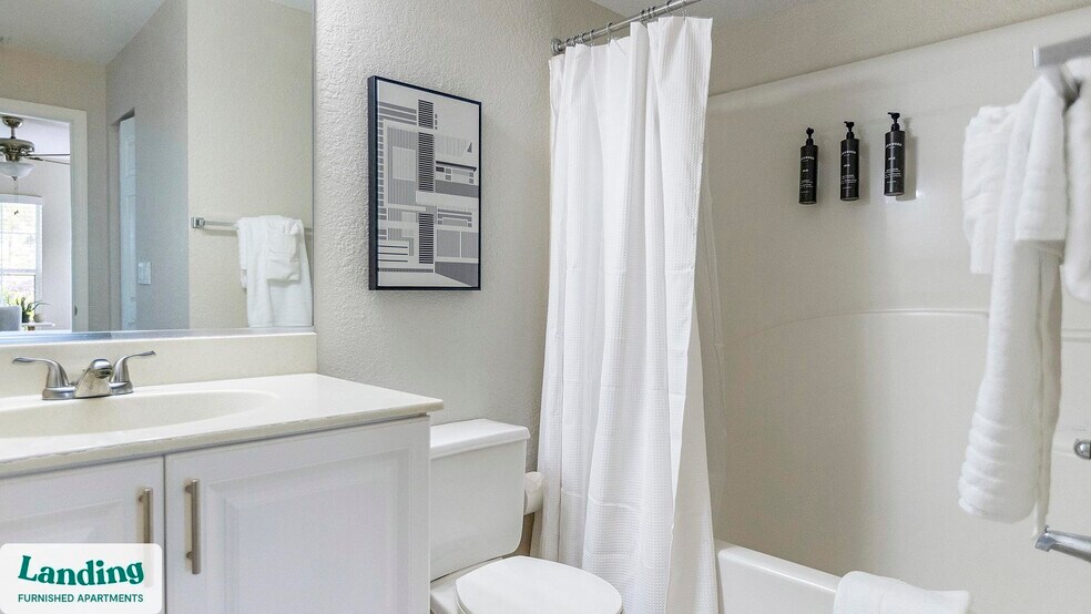 Building Photo - 3695 Island Club Dr