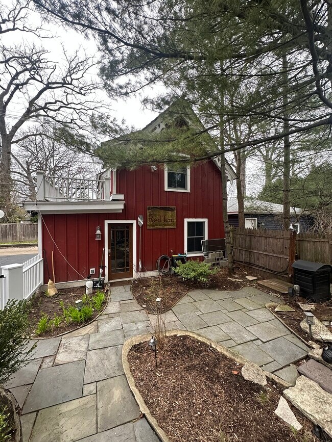 Building Photo - 219 6th Street Ch