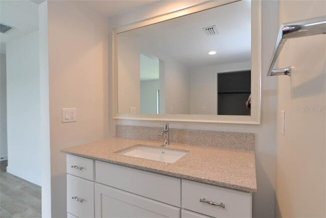 Building Photo - 361 W Lake Faith Dr