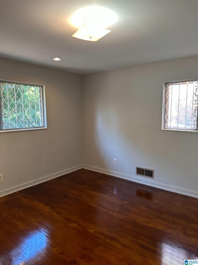 Building Photo - 905 45th St N