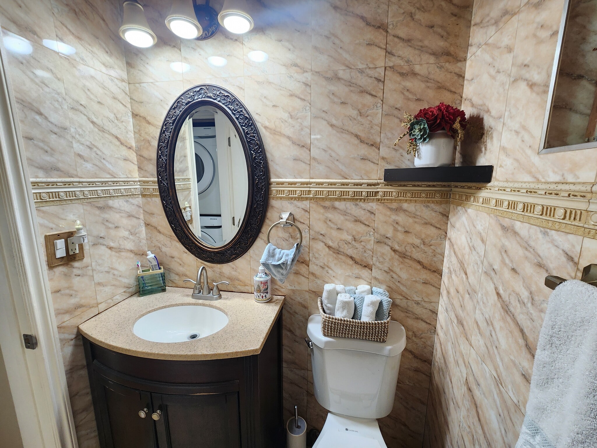 Building Photo - 6904 Radford Ave