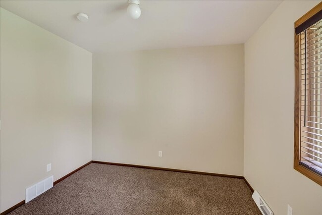 Building Photo - 1806 Golden Oak Ln