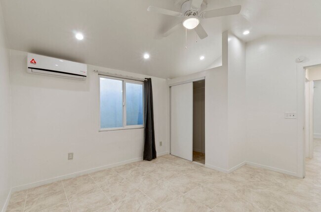 Building Photo - 941 E Edison St