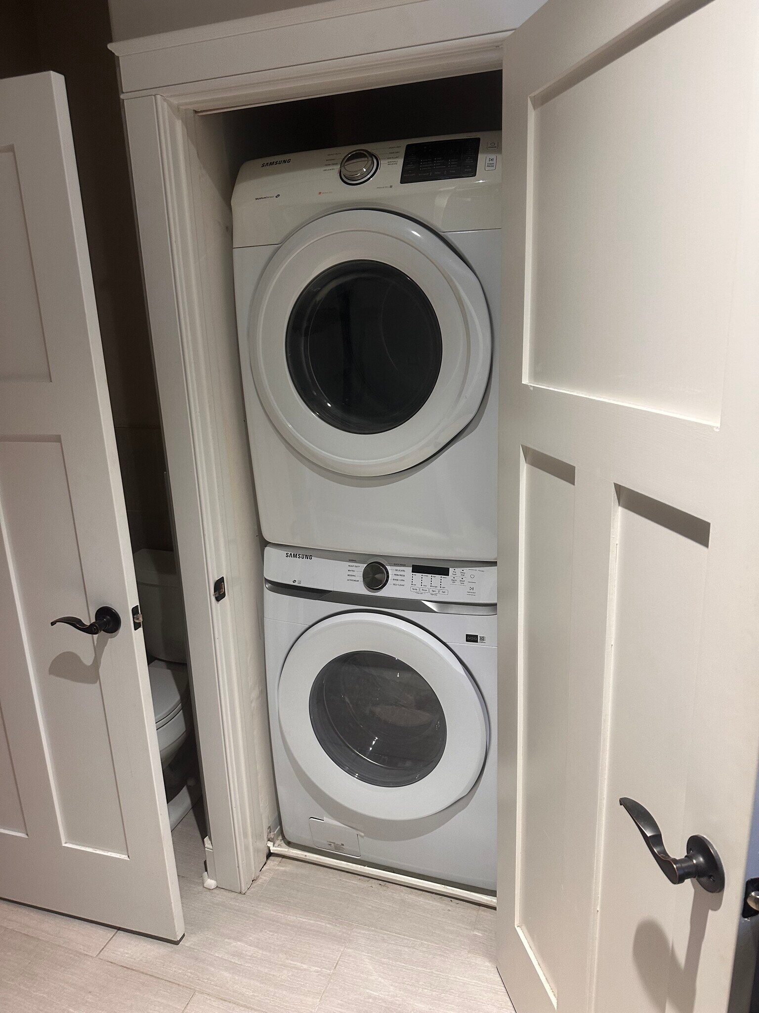 Building Photo - 135 Maple Ave