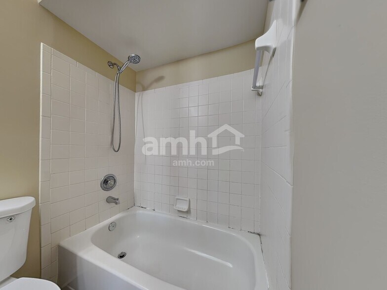 Building Photo - 1813 Bell Tower Cir