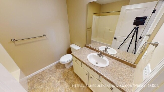 Building Photo - 1706 N Creek Cir