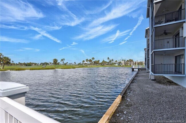 Building Photo - 40 NE Plantation Rd