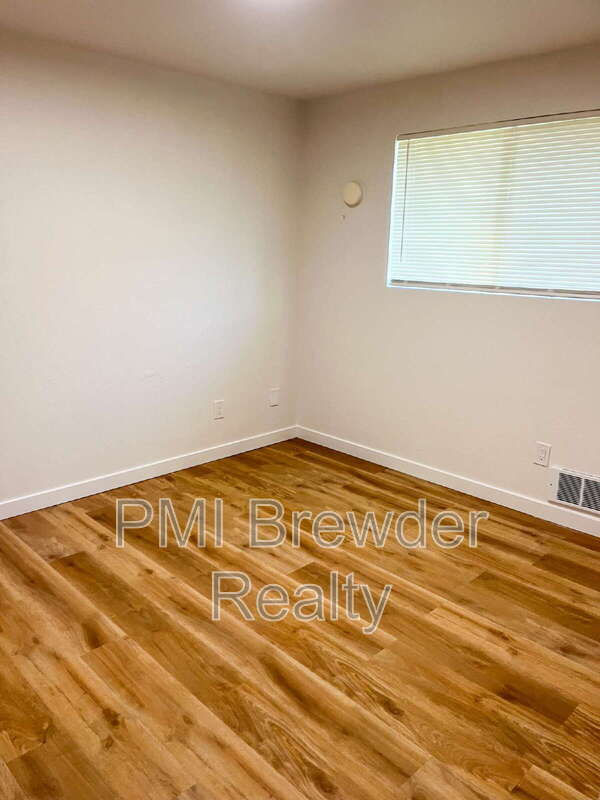 Building Photo - 9727 5th St NE