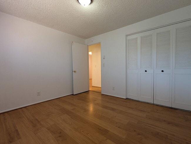 Building Photo - 3-bedroom, 1-Bath Duplex On a Corner Lot In The Bethel Area