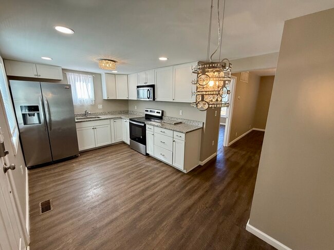 Building Photo - 1406 Mount Hermon Rd