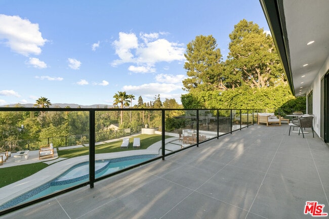 Building Photo - 18101 Green Meadow Dr