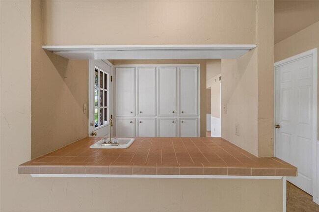 Building Photo - 9006 Balcones Club Dr